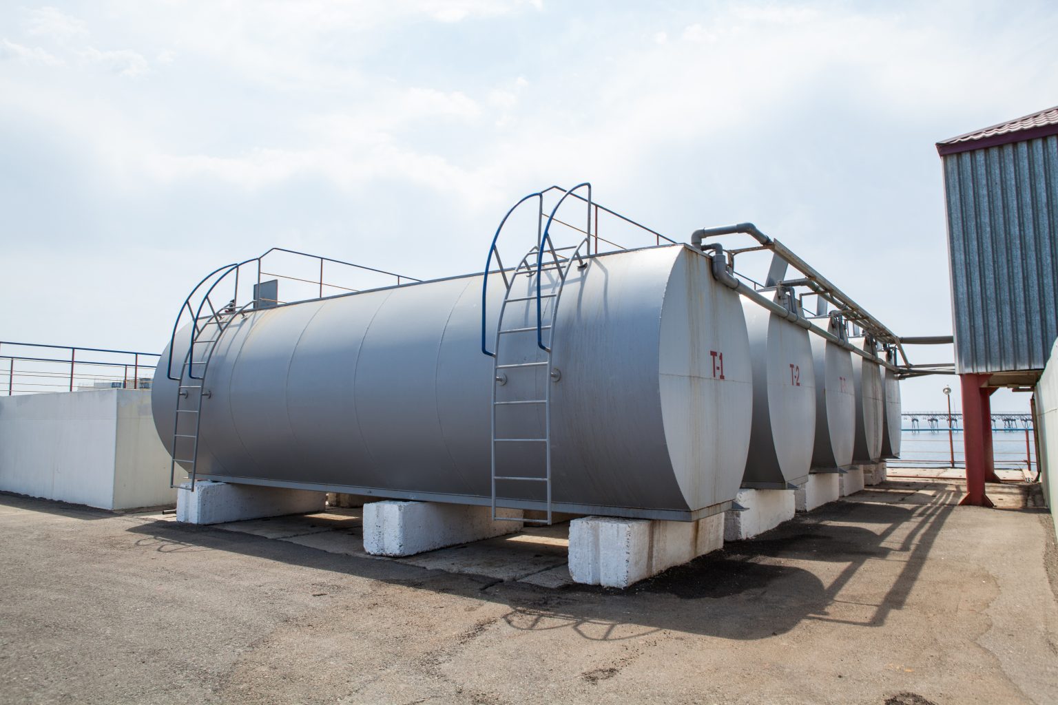 Commercial fuel tank installations